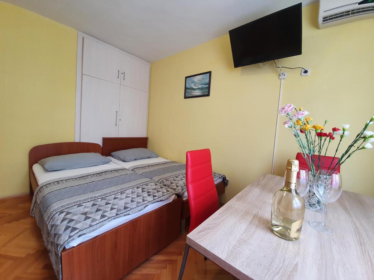 Apartments Ribarevic Makarska Bagian luar foto